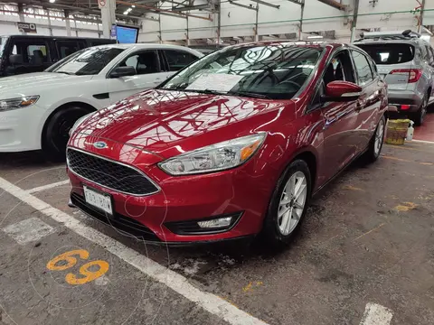 Ford Focus Hatchback SE usado (2015) color Rojo Racing financiado en mensualidades(enganche $40,000 mensualidades desde $4,200)