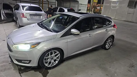 Ford Focus Hatchback SE Appearance Aut usado (2015) color Plata precio $130,000