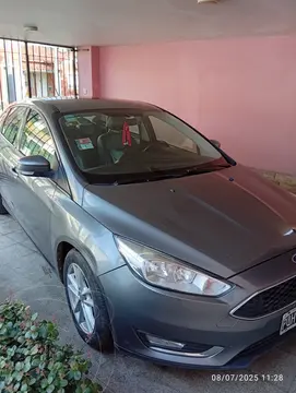 Ford Focus Sedan 2.0L SE Plus usado (2016) color Gris Mercurio precio u$s12.000