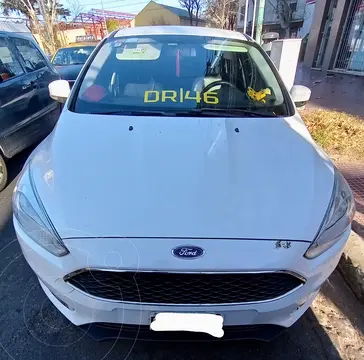 Ford Focus Sedan 2.0L SE usado (2015) color Blanco Oxford precio $6.900.000