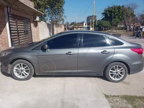 Ford Focus Sedan 1.6L S usado (2015) color Gris Mercurio precio u$s12.000