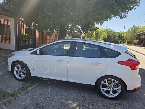 Ford Focus Sedan 2.0L SE Plus Aut usado (2017) color Blanco Oxford precio $20.000.000