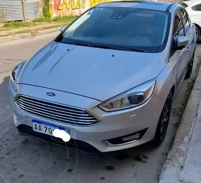 Ford Focus Sedan 2.0L Titanium usado (2016) color Gris Mercurio precio u$s17.000