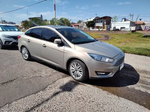 Ford Focus Sedan 2.0L SE Plus usado (2018) color Gris Tectonico precio u$s17.000