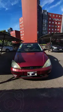 Ford Focus Sedan 1.6L Ambiente usado (2005) color Rojo precio $7.200.000