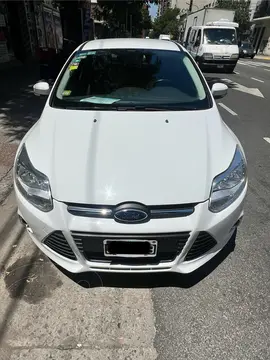 Ford Focus Sedan 2.0L SE usado (2014) color Blanco Oxford precio u$s15.500