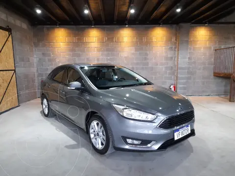 foto Ford Focus Sedán 2.0L SE usado (2015) color Gris Mercurio precio $9.800.000