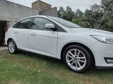 Ford Focus Sedan 2.0L SE usado (2016) color Blanco Oxford precio $12.500.000
