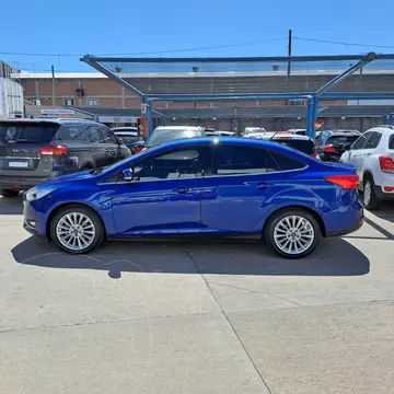 foto Ford Focus Sedán 2.0L Titanium Aut usado (2017) color Azul precio $4.750.000