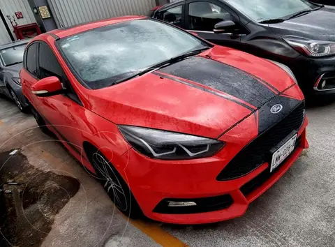 Ford Focus ST 2.0L usado (2016) color Rojo financiado en mensualidades(enganche $32,500 mensualidades desde $9,394)