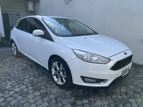 Ford Focus 5P 2.0L SE Plus Aut usado (2015) color Blanco Oxford precio $15.800.000