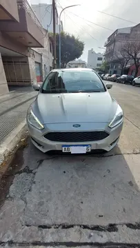 Ford Focus 5P 2.0L SE Plus Aut usado (2017) color Plata Metalizado precio u$s14.000
