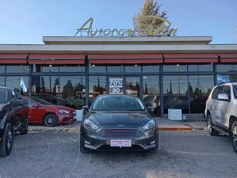 Ford Focus FOCUS L/14 2.0 5 P TITANIUM AUT usado (2017) color Gris precio u$s14.500