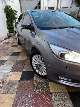 Ford Focus 5P 2.0L Titanium Aut usado (2017) color Gris Mercurio precio u$s14.000