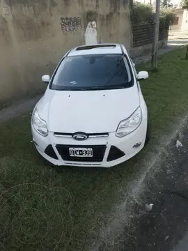 Ford Focus 5P 2.0L SE Plus Aut usado (2014) color Blanco Oxford precio $13.500.000