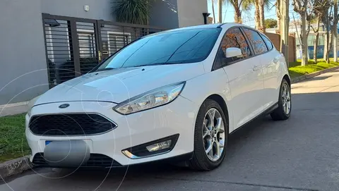Ford Focus 5P 2.0L SE Plus usado (2017) color Blanco precio u$s15.700