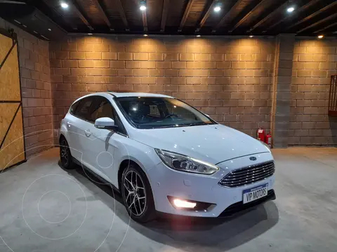 Ford Focus 5P 2.0L Titanium Aut usado (2015) color Blanco Oxford precio $19.000.000