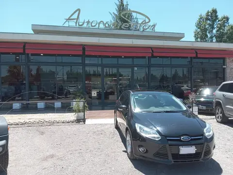 Ford Focus FOCUS L/14 2.0 5 P SE PLUS usado (2014) color Negro precio u$s12.000