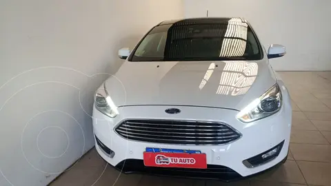 Ford Focus 5P 2.0L Titanium Aut usado (2019) color Blanco Oxford financiado en cuotas(anticipo $9.920.000 cuotas desde $310.000)