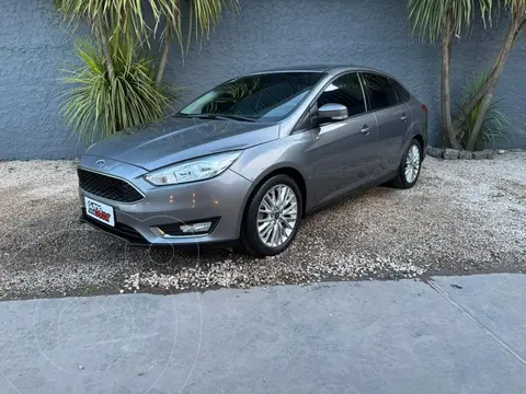 Ford Focus FOCUS L/16 2.0 4 P SE PLUS usado (2017) color Gris precio $19.400.000
