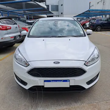 Ford Focus 5P 1.6L S usado (2017) color Blanco precio $4.230.000