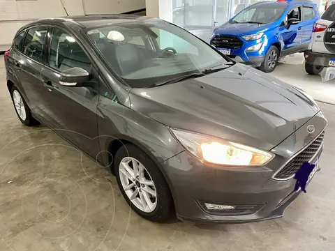 Ford Focus 5P 1.6L S usado (2017) color Gris precio $16.999.999