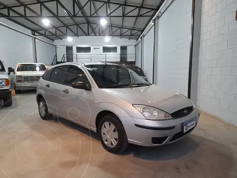 Ford Focus 5P 1.6L Ambiente usado (2009) color Plata precio $9.800.000