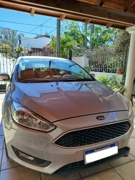 Ford Focus 5P 1.6L Ambiente usado (2017) color Gris Plata  precio $18.500.000