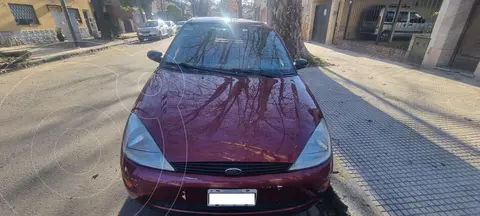 Ford Focus 5P CLX usado (2002) color Rojo precio $6.900.000