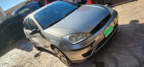 Ford Focus 5P 1.6L Ambiente usado (2007) color Plata precio $7.500.000