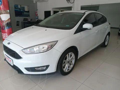 Ford Focus 5P 1.6L S usado (2017) color Blanco Oxford precio $19.900.000