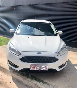 foto Ford Focus 5P 1.6L S usado (2015) color Blanco precio $4.500.000