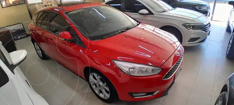 Ford Focus 5P 2.0L SE Plus Aut usado (2015) color Rojo Bari precio $16.000.000