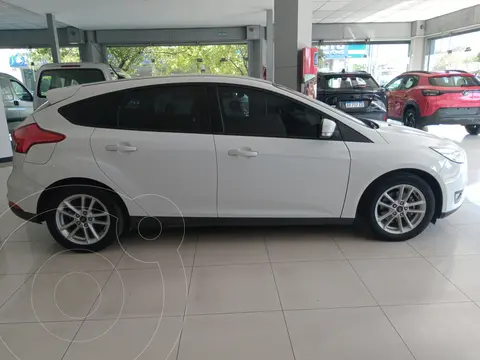 Ford Focus 5P 1.6L S usado (2017) color Blanco Oxford precio $19.900.000