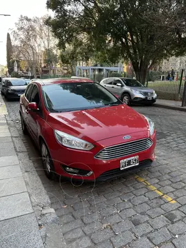 Ford Focus 5P 2.0L SE Plus Aut usado (2015) color Rojo Bari precio u$s11.000