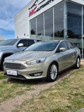 Ford Focus FOCUS L/14 2.0 4 P TITANIUM usado (2015) color Dorado precio $20.500.000