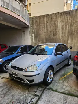 Ford Focus 5P 1.6L Ambiente usado (2007) color Gris precio $7.000.000