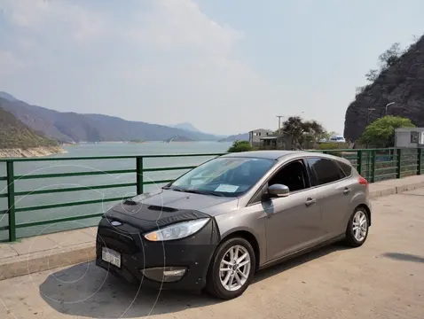 foto Ford Focus 5P 1.6L S usado (2018) color Gris Mercurio precio u$s15.000