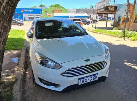 Ford Focus 5P 2.0L Titanium Aut usado (2017) color Blanco precio $20.000.000