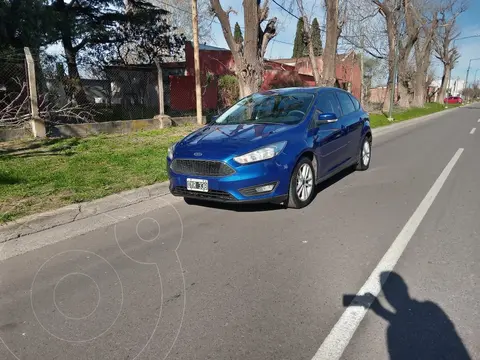 Ford Focus 5P 1.6L S usado (2015) color Azul precio $6.500.000