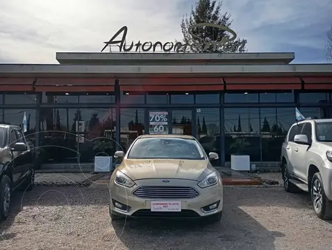 Ford Focus FOCUS L/16 2.0 4 P TITANIUM usado (2016) color Dorado precio $20.500.000