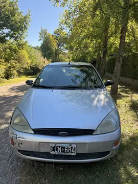 Ford Focus 5P 1.8L Ambiente usado (2003) color Gris Plata  precio $5.900.000