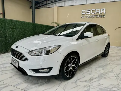 Ford Focus 5P 2.0L Titanium Aut usado (2017) color Blanco Oxford precio $19.500.000