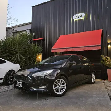 Ford Focus 5P 2.0L SE usado (2016) color Naranja precio u$s14.900