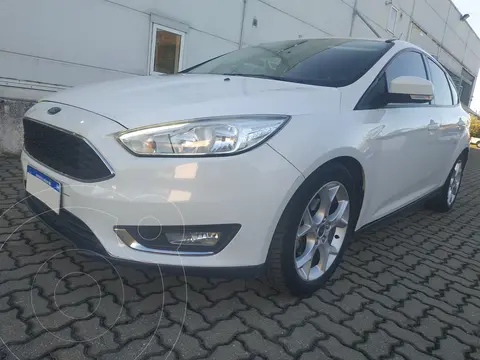 foto Ford Focus 5P 2.0L SE Plus Aut usado (2017) color Blanco Oxford precio $5.600.000