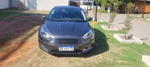 Ford Focus 5P 2.0L Titanium Aut usado (2017) color Gris Tectonico precio $25.300.000