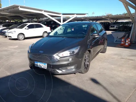 foto Ford Focus FOCUS L/16 2.0 5 P TITANIUM POWER usado (2017) color Gris Oscuro precio $7.350.000