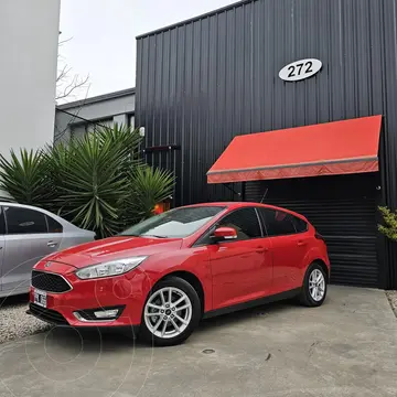 Ford Focus 5P 2.0L SE usado (2016) color Rojo precio u$s16.000