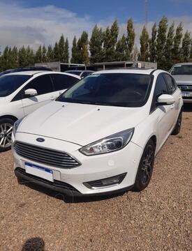 Ford Focus 5P 2.0L SE Plus Aut usado (2017) color Blanco financiado en cuotas(anticipo $1.900.000)