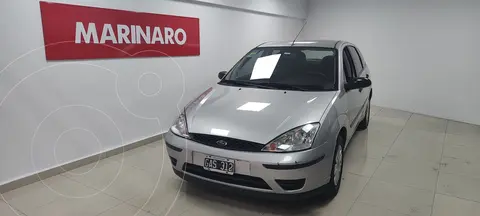 Ford Focus 5P 1.6L Ambiente usado (2007) color Gris Plata  precio $8.500.000